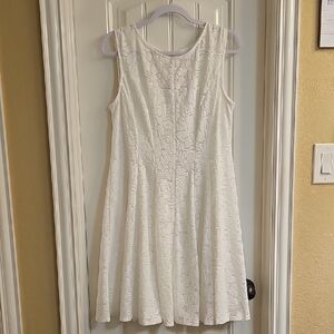 Elegant White Sleeveless Dress